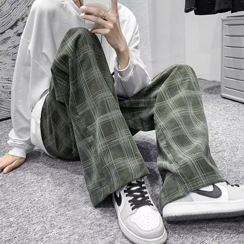 American high-street trousers for men with a drapey feel and a high-end sense of streetwear for men. Autumn thin, fashionable and handsome plaid wide-leg trousers.