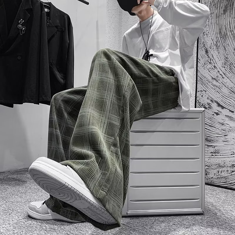 American high-street trousers for men with a drapey feel and a high-end sense of streetwear for men. Autumn thin, fashionable and handsome plaid wide-leg trousers.